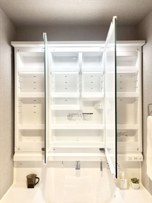 ���̑����� �O�ʋ��̗��ɁA���ϕi��q���p�i�Ȃǂ����[�\�B���ʑ����������ƕۂ��܂��I