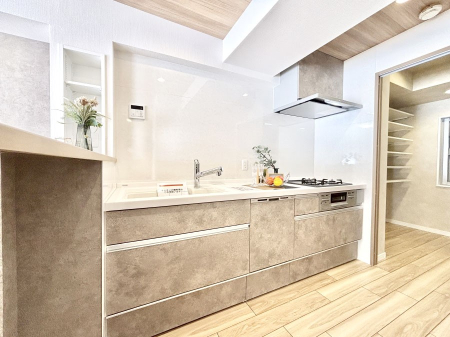 �L�b�`�� �������̂������ŉƑ��̏Ί炪�L����܂��I