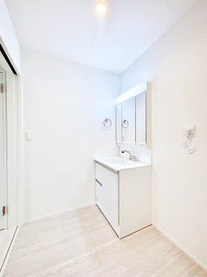 ���̑� ��Ƃ�̂��郉���h���[�X�y�[�X�B  