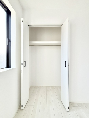 ���[ �m���̃N���[�[�b�g�B���s��������̂Ō���̈ߗނ�����������܂�܂��B