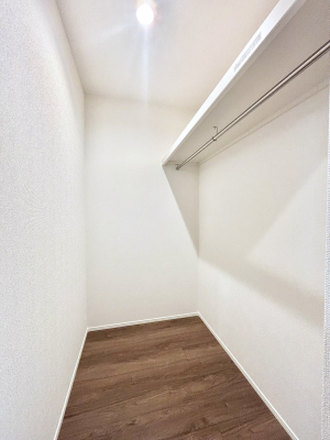 ���̑� 1�K�̃E�H�[�N�C���N���[�[�b�g�̓t�@�~���[�N���[�[�b�g�Ƃ��Ă����p�ł��܂�