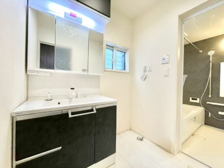 ���̑� �L�X�Ƃ�Ƃ�̂��郉���h���[�X�y�[�X�B  