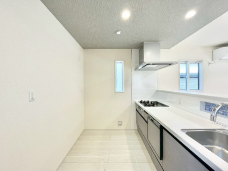 �L�b�`�� �u�₩�ȕ����ʂ蔲����L�b�`���B��������̂Ŗ��邭���C�ɂ��𗧂��܂��B