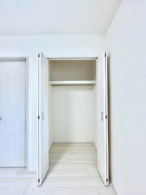 ���[ �m���̃N���[�[�b�g�B���s��������̂Ō���̈ߗނ�����������܂�܂��B