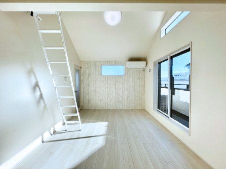 ���r���O ���t�g�t���̃��r���O�͊J���������Ղ�B