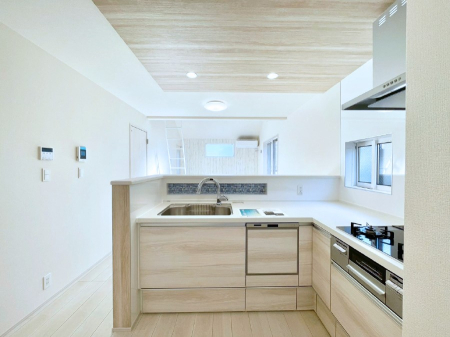 �L�b�`�� ���r���O�����n����l�C�̃J�E���^�[�L�b�`���B �Ƒ��������Ȃ���Ǝ������邱�Ƃ��ł��܂��B