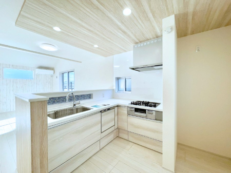 �L�b�`�� �������������I�ɁA�y�����I�V�X�e���L�b�`��  