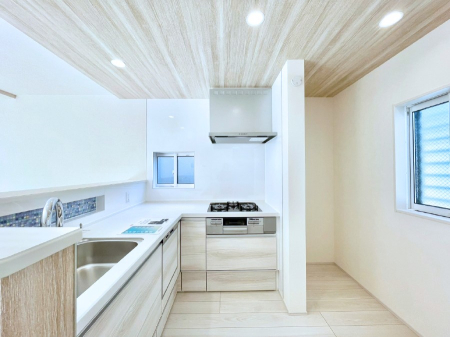 �L�b�`�� L���^���Ɨ�������X�y�[�X���L�X�Ǝg���܂��B�R���p�N�g�ɓ����Ă��������N���N�B    