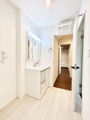 ���̑� ��Ƃ�̂��郉���h���[�X�y�[�X�B  