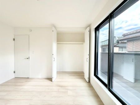 ���[ �m���̃N���[�[�b�g�B���s��������̂Ō���̈ߗނ�����������܂�܂��B