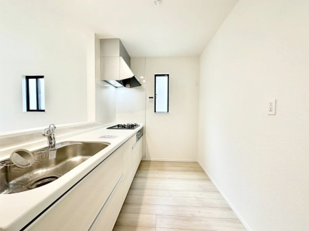 �L�b�`�� �u�₩�ȕ����ʂ蔲����L�b�`���B��������̂Ŗ��邭���C�ɂ��𗧂��܂��B