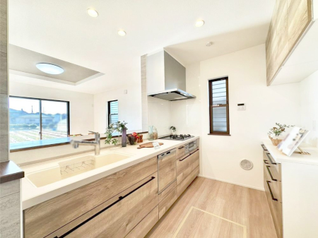 �L�b�`�� ���r���O�ŗV�Ԃ��q�l�������Ȃ��炨�������ł���ΖʃL�b�`��