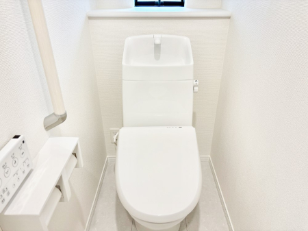 �g�C�� �g�C���͈��S�̂Q�ӏ��I���̃o�^�o�^������S�ł��B