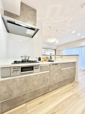 �L�b�`�� �������̂������ŉƑ��̏Ί炪�L����܂��I