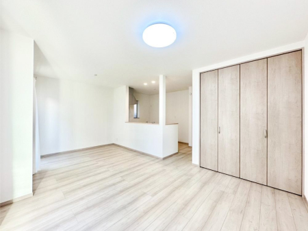 ���r���O ���Ƒ��̓��₩�Șb�����ŕ�܂�閾�邢���r���O�B   