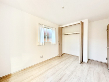 ���̑����� �i�`�������ȃt���[�����O�͂ǂ�ȃC���e���A�ɂ��}�b�`�B  