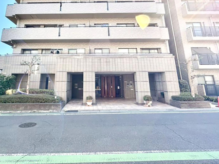 �G���g�����X �O�� �Y��ȃG���g�����X�́A���Z�҂�D�����}������Ă���܂�  