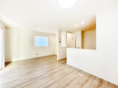 ���r���O ���Ƒ��̓��₩�Șb�����ŕ�܂�閾�邢���r���O