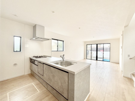 �L�b�`�� �u�₩�ȕ����ʂ蔲����L�b�`���B��������̂Ŗ��邭���C�ɂ��𗧂��܂��B