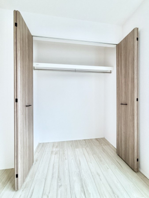 ���[ �m���̃N���[�[�b�g�B���s��������̂Ō���̈ߗނ�����������܂�܂��B