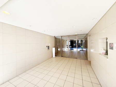 �G���g�����X ��ɂ��ꂢ�ɑ|���E��������Ă���G���g�����X