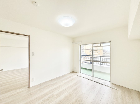 ���̑����� �o���R�j�[���J�������v���X���Ă����m��