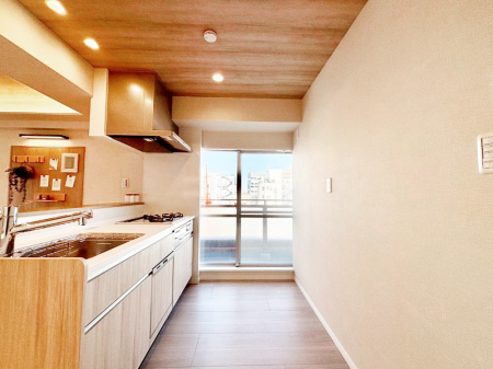 �L�b�`�� �������������I�ɁA�y�����I�V�X�e���L�b�`��