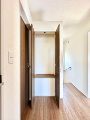 ���̑� 2�K�L�����[�B���p�i�̃X�g�b�N��|���@�Ȃǂ̑|���p��̎��[�ꏊ��