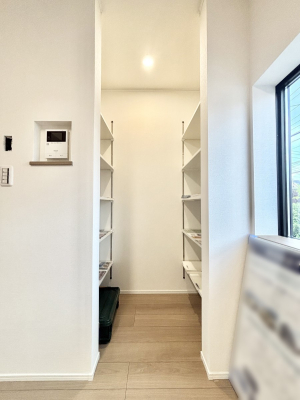 ���̑����� �L�b�`���ɂ̓p���g���[�I�H�ނ̃X�g�b�N�͂������A���p�i�̎��[�Ȃǎg�����͂��낢��I