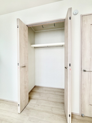 ���[ �m���̃N���[�[�b�g�B���s��������̂Ō���̈ߗނ�����������܂�܂��B