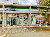 ���ӊ� �V���b�s���O�Z���^�[ 354m �t�@�~���[�}�[�g �����w�����X