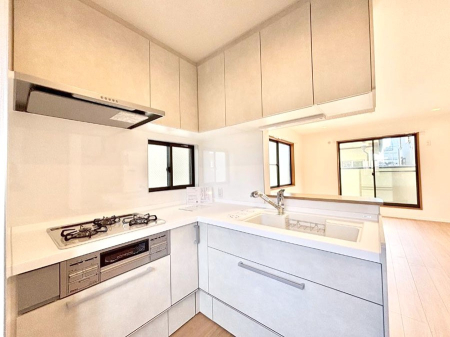 �L�b�`�� ���������Ȃ���ł����Ƒ��Ƃ̉�b���y���߂�ΖʃL�b�`��