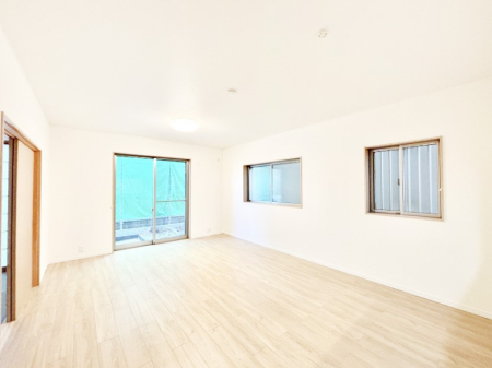 ���r���O ���邢�z���������A�����̕��͋C�ɖ�������郊�r���O�_�C�j���O 