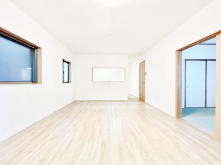 ���̑����� �Ƒ��̏Ί炪���R�Ɛ��܂�Ă���A����ȕ��͋C�̃_�C�j���O�Ɏd�オ���Ă��܂��B