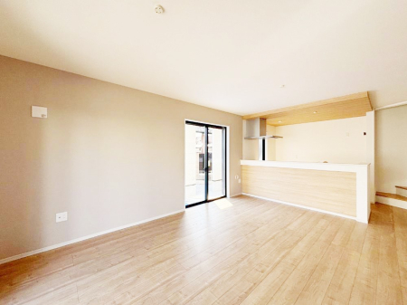 ���r���O ���Ƒ��̓��₩�Șb�����ŕ�܂�閾�邢���r���O