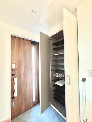 ���̑����� �����Ղ���[�ł���V���[�Y�{�b�N�X�ŉƑ��S���̌C���A���ւ�������B  