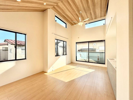 ���r���O �Z�ޕ��̌��������o�����A�C���e���A���l����̂��y���݂ȃ��r���O�ł��I 