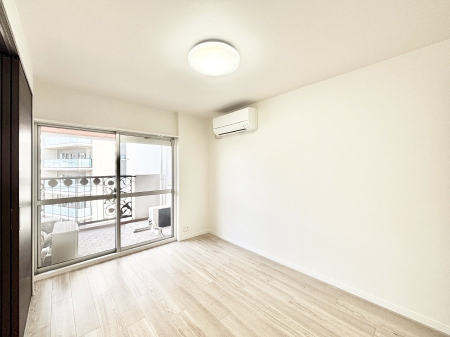 ���̑����� �o���R�j�[���J�������v���X���Ă����m��