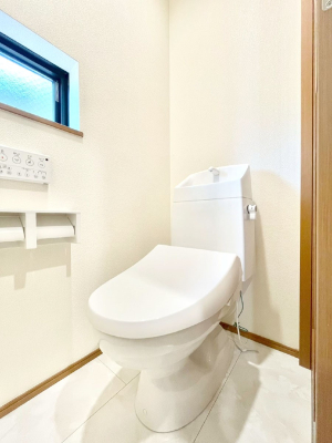 �g�C�� �g�C����1�K��2�K���ꂼ��ɔz�u����Ă��ĂƂĂ��֗��ł��B 