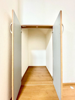 ���̑����� ���p�i�̃X�g�b�N�␅�Ȃǂ̔��~�Ɏg����K�i�����[�B