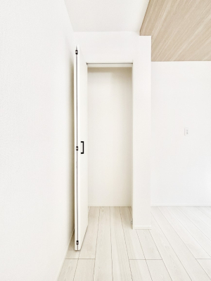 ���[ �H�i����p�i�̃X�g�b�N���X�b�L�����[�ł���p���g���[�t���ł��B