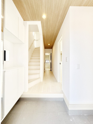 ���� ���Ƒ��₨�q�l���C�����悭���o�}���ł��鉸�₩�ȕ��͋C�̌��ւł��B