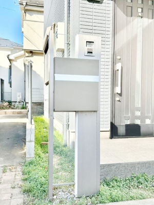 ���̑� �\�D�E�C���^�[�z���E�|�X�g���ЂƂɏW��B�G���g�����X�ɂȂ��ރV���v���f�U�C���B