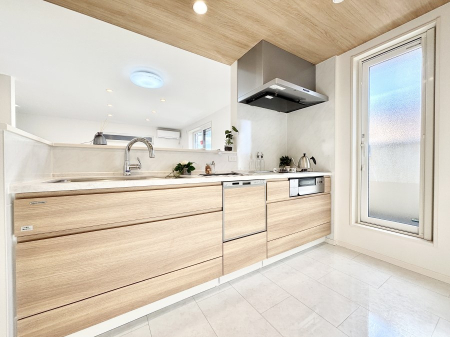 �L�b�`�� �u�₩�ȕ����ʂ蔲����L�b�`���B�����������̂Ŗ��邭���C�ɂ��𗧂��܂��B�@