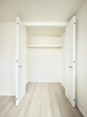 ���[ �m���̃N���[�[�b�g�B���s��������̂Ō���̈ߗނ�����������܂�܂��B