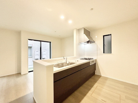 �L�b�`�� �u�₩�ȕ����ʂ蔲����L�b�`���B��������̂Ŗ��邭���C�ɂ��𗧂��܂��B