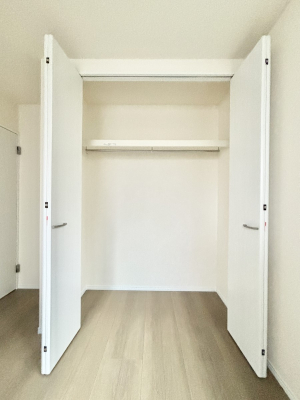 ���[ �m���̃N���[�[�b�g�B���s��������̂Ō���̈ߗނ�����������܂�܂��B