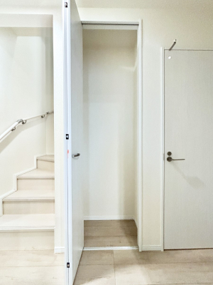 ���[ 1�K�L�����[�ɂ͑|���p�i����p�i�̃X�g�b�N�Ȃǂ����[�ł��܂��B