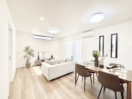 ���r���O �Z�ޕ��̌��������o�����A�C���e���A���l����̂��y���݂ȃ��r���O�ł��I   