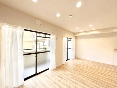 ���r���O ���Ƒ��̓��₩�Șb�����ŕ�܂�閾�邢���r���O  